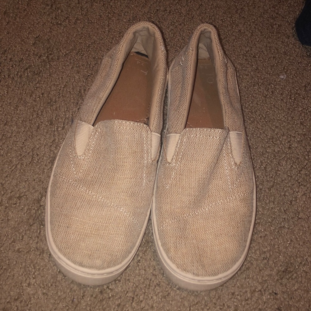 Toms - Picture 2 of 2